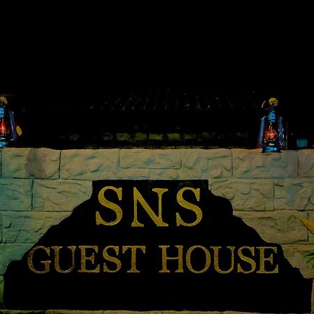 S N S Guest House Galewela Eksteriør billede